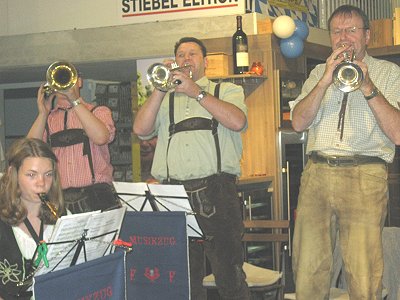 Musikzug Möhnsen beim Oktoberfest des Eleltrofachmarktes Buddenhagen in Hamburg-Winterhude