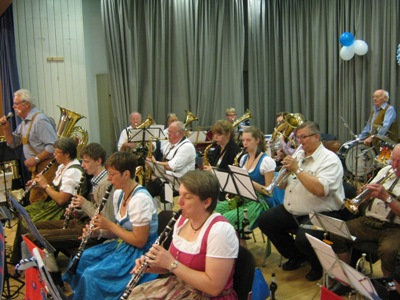 Die Möhnsener Musikanten spielten wieder viele Stunden auf dem Oktoberfest in Glinde bei Hamburg - Bild zum Vergrößern bitte anklicken