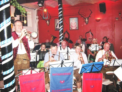 Oktoberfest auf Gut Basthorst mit den Möhnsener Musikanten - Bild anklicken zum Vergrößern