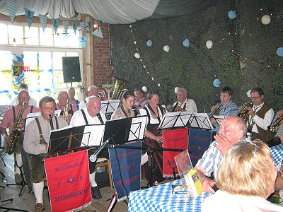 Musikzug Möhnsen beim 2.Oktoberfest in Kasseburg