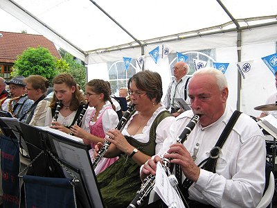 Musikzug Möhnsen beim Oktoberfest 2011 in Linau bei Ankes Trachtengalerie