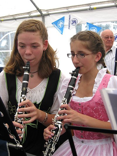 Musikzug Möhnsen beim Oktoberfest 2011 in Linau bei Ankes Trachtengalerie