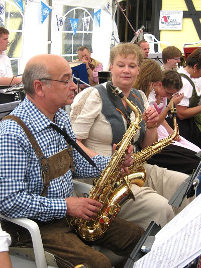 Musikzug Möhnsen beim Oktoberfest 2011 in Linau bei Ankes Trachtengalerie