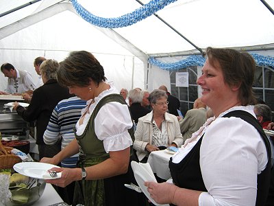 Musikzug Möhnsen beim Oktoberfest 2011 in Linau bei Ankes Trachtengalerie