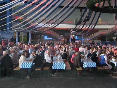 Möhnsener Musikanten auf dem Oktoberfest in der Lübecker Musik- und Kongresshalle  - Bild zum Vergrößern bitte anklicken