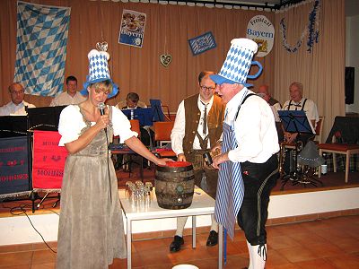 Oktoberfest im Max-Brauer-Haus in Hamburg Bramfeld >
                        </br>
                        <span style=