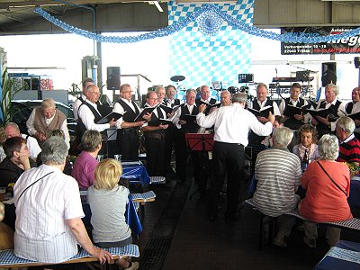 Oktoberfest 2011 im Autohaus Riegel in Trittau mit dem Musikzug Möhnsen