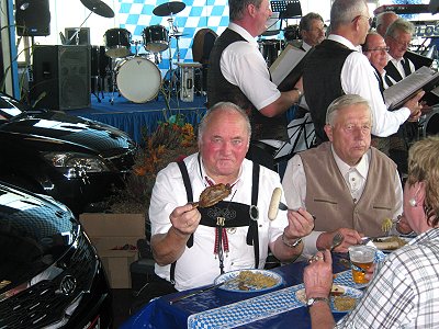 Oktoberfest 2011 im Autohaus Riegel in Trittau mit dem Musikzug Möhnsen