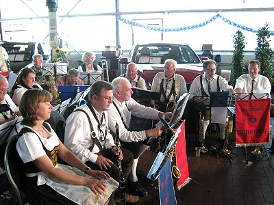 Oktoberfest 2011 im Autohaus Riegel in Trittau mit dem Musikzug Möhnsen