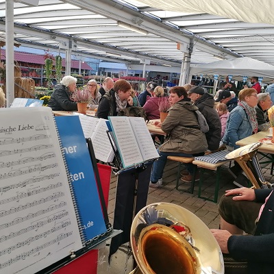 Möhnsener Musikanten beim Oktoberfest Werkers Welt in Mölln