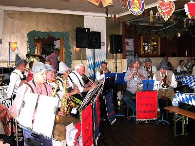 Musikzug Möhnsen beim Oktoberfest im Restaurant DIE MÜHLE in Hamuburg Wohldorf