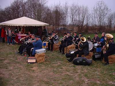 Musikzug beim Osterfeuer