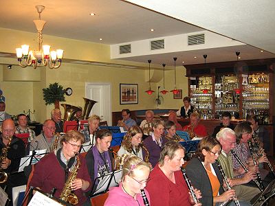 Generalprobe für das Oktoberfest im Gasthof Hamester in Basthorst - Bild anklicken zum Vergrößern