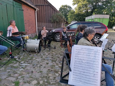 Zur Zeit proben die Möhnsener Musikanten auf Gut Basthorst