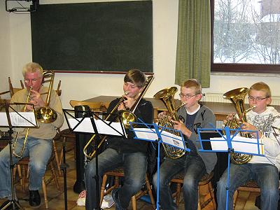 Probennachmittag für Musikzug und Jugendblasorchester im Feuerwehrhaus Basthorst