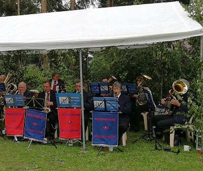 Möhsener Musikanten beim Ringreiten in Koberg