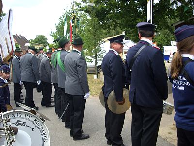 Schützenfest 2009 in Gülzow - Antreten vor dem Schützenheim