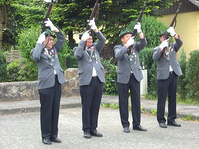 Schützenfest 2009 in Gülzow - Die Wache beim Salutschießen