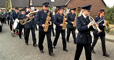 Schützenfest 2009 in Gülzow - Marsch durch Gülzow 