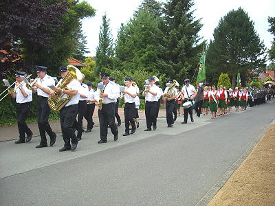 Musikzug Möhnsen beim Schützenfest in Linau