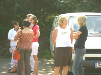 Platzkonzert von Musikzug und Jugendblasorchester vor dem Autohaus Russmeyer bei Trittauer Schützefest