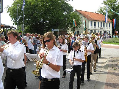 Jugendblasorchester Sachsenwald spielte auf dem Schtzenfest 2011 in Trittau - Großer Festumzug durch Trittau