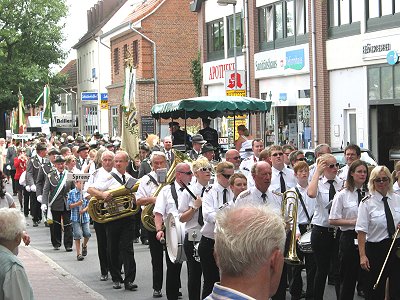 Jugendblasorchester Sachsenwald spielte auf dem Schtzenfest 2011 in Trittau - Großer Festumzug durch Trittau