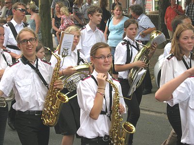 Jugendblasorchester Sachsenwald spielte auf dem Schtzenfest 2011 in Trittau - Großer Festumzug durch Trittau