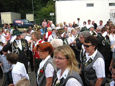 Jugendblasorchester Sachsenwald spielte auf dem Schtzenfest 2011 in Trittau - Großer Festumzug durch Trittau