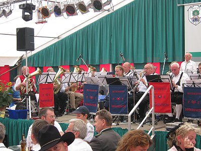 Musikzug Möhnsen spielte im Festzelt auf dem Schützenfest 2011 in Trittau