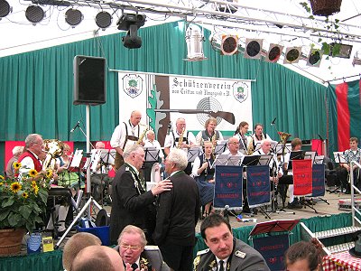 Musikzug Möhnsen spielte im Festzelt auf dem Schützenfest 2011 in Trittau