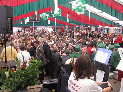 Möhnsener Musikanten beim Schützenfest 2017 in Trittau - Bild zum Vergrößern bitte anklicken