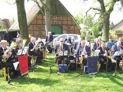 Musikzug Möhnsen in Siebeneichen - Bild anklicken zum Vergrößern