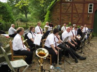 Die Möhnsener Musikanten spielen auf einer Silberhochzeit - Bild zum Vergrößern bitte anklicken