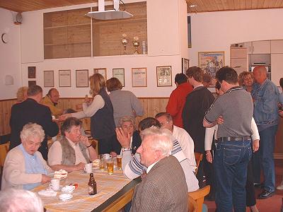 Andrang am Kuchenbuffet