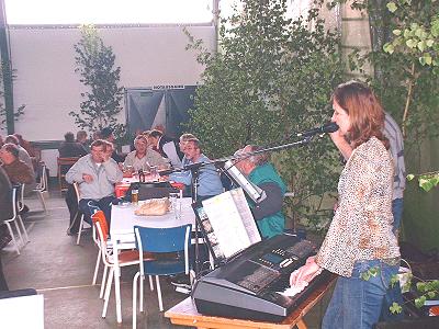 5. Vatertagskonzert in Möhnsen - Stimmung am Tresen