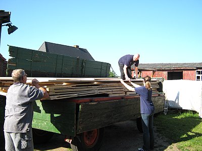 8. fröhliche Vatertagskonzert in Möhnsen - Aufbau der Bühne