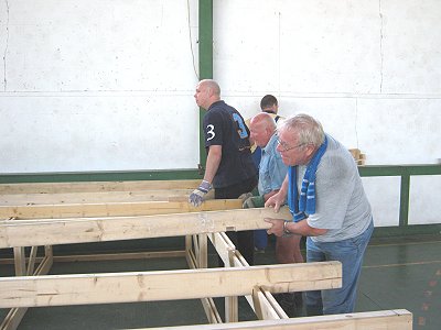 8. fröhliche Vatertagskonzert in Möhnsen - Aufbau der Bühne