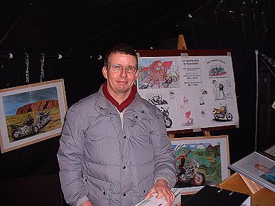 Benno zeigt selbst gezeichnete Comics