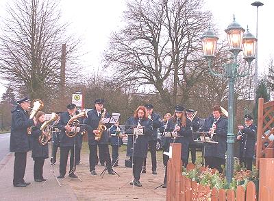 Weihnachtsblasen 2006 in Möhnsen- Bild anklicken zum Vergrößern