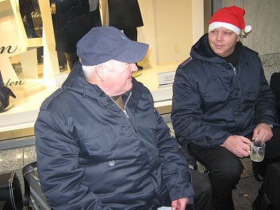 Musikzug und Jugendblasorchester musizieren auf dem Hamburger Weihnachtsmarkt