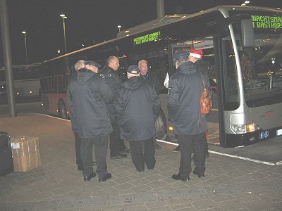 Musikzug und Jugendblasorchester musizieren auf dem Hamburger Weihnachtsmarkt