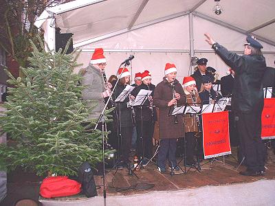 Jugendblasorchester Sachsenwald auf dem Weihnachtsmarkt 2005 in Schwarzenbek